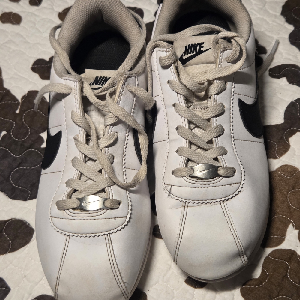 Nike White and Black Sneakers